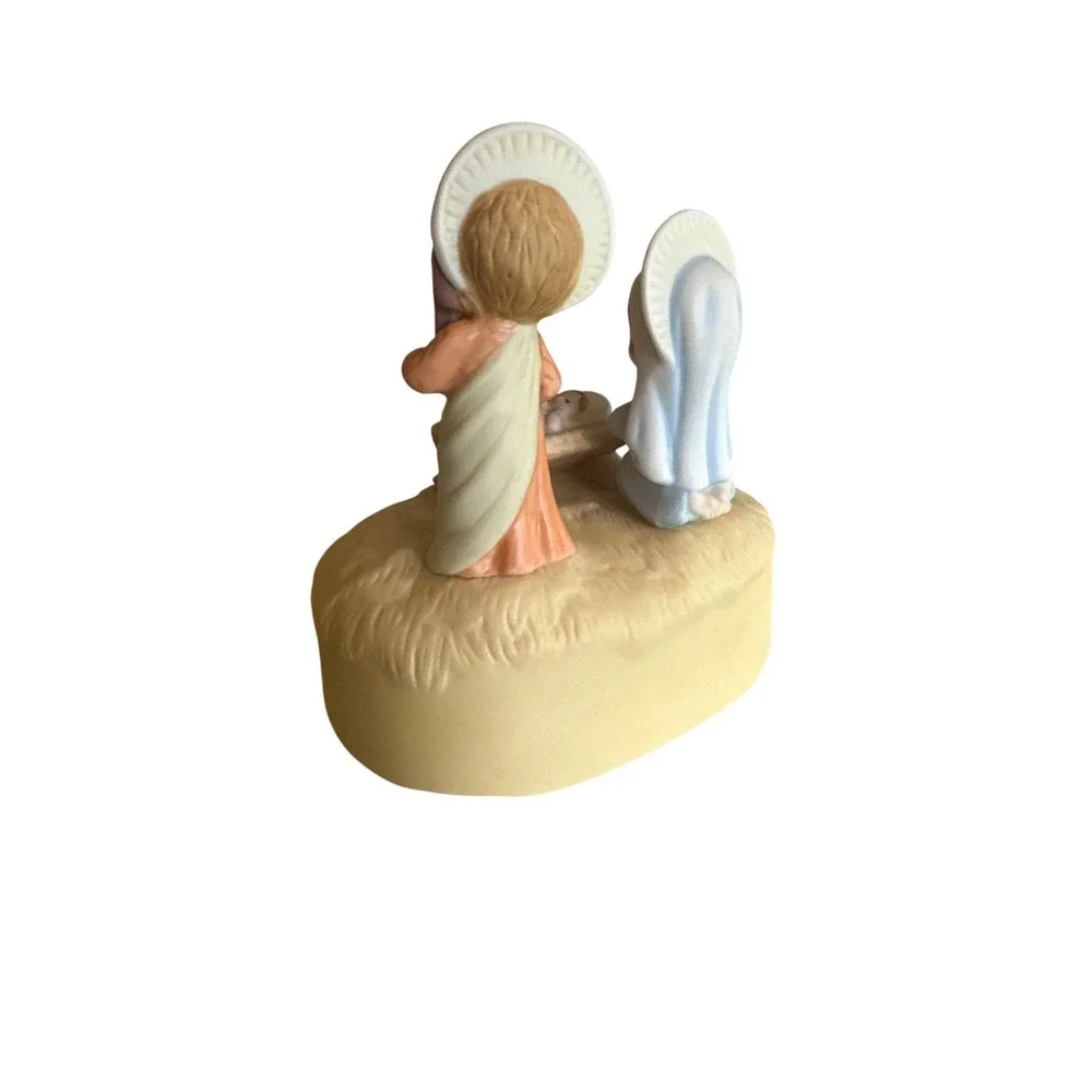 Hallmark Musical Collection Hand-Painted Porcelain Silent Night Figurine‎ 1983